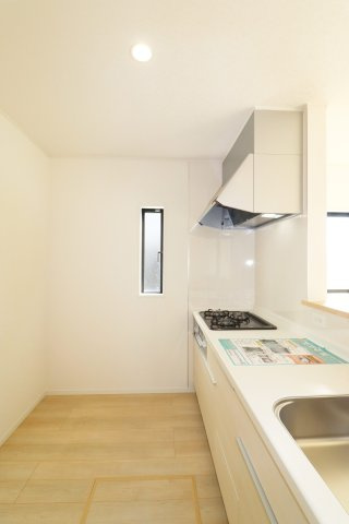 岩瀬郡鏡石町旭町　　　２号棟　　鏡石第２小学校、鏡石中学区のキッチン