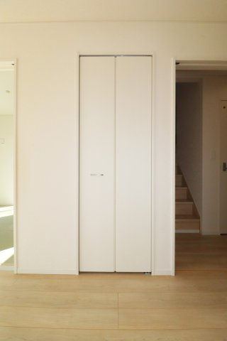 岩瀬郡鏡石町旭町　　　２号棟　　鏡石第２小学校、鏡石中学区の収納|リビング収納♪