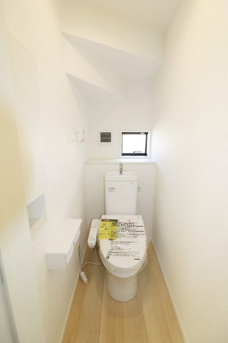 岩瀬郡鏡石町旭町　　　２号棟　　鏡石第２小学校、鏡石中学区のトイレ