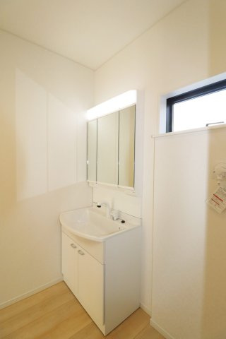 岩瀬郡鏡石町旭町　　　２号棟　　鏡石第２小学校、鏡石中学区の洗面所