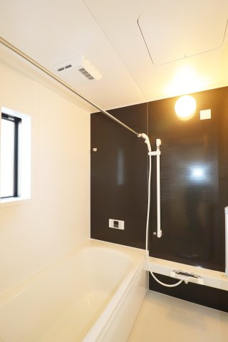 岩瀬郡鏡石町旭町　　　２号棟　　鏡石第２小学校、鏡石中学区の浴室