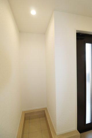 岩瀬郡鏡石町旭町　　　２号棟　　鏡石第２小学校、鏡石中学区の玄関|土間収納♪