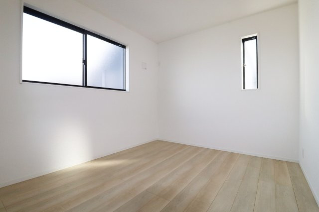 岩瀬郡鏡石町旭町　　　２号棟　　鏡石第２小学校、鏡石中学区の洋室