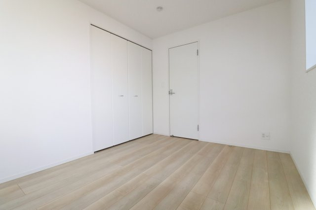 岩瀬郡鏡石町旭町　　　２号棟　　鏡石第２小学校、鏡石中学区の洋室