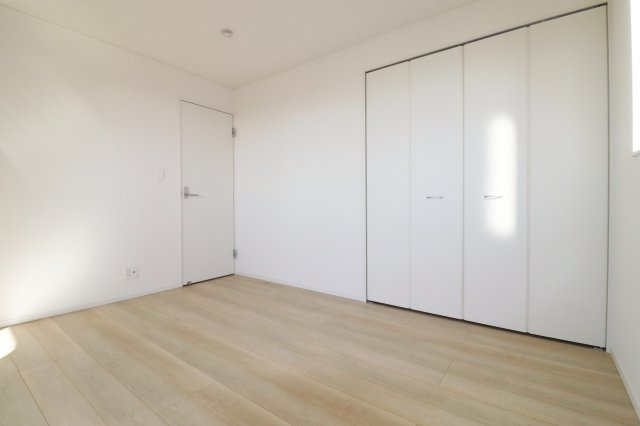 岩瀬郡鏡石町旭町　　　２号棟　　鏡石第２小学校、鏡石中学区の洋室