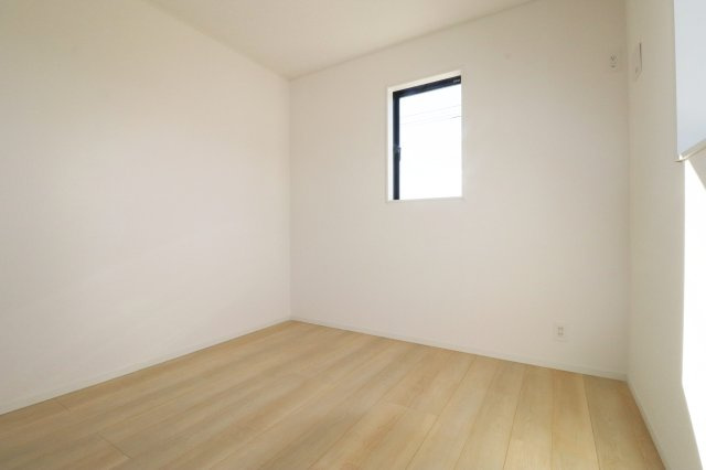 岩瀬郡鏡石町旭町　　　２号棟　　鏡石第２小学校、鏡石中学区の洋室