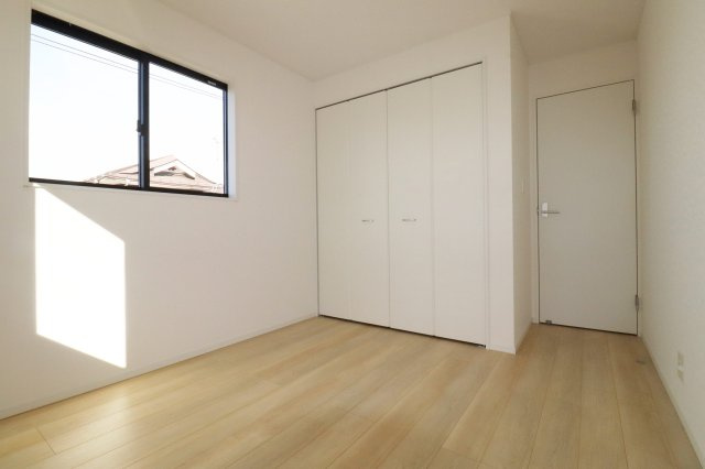 岩瀬郡鏡石町旭町　　　２号棟　　鏡石第２小学校、鏡石中学区の洋室