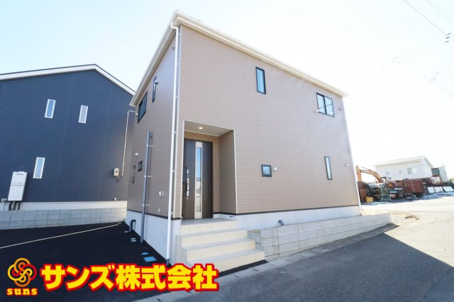 岩瀬郡鏡石町旭町　　　２号棟　　鏡石第２小学校、鏡石中学区の外観|北西側から見た駐車場を含む外観♪