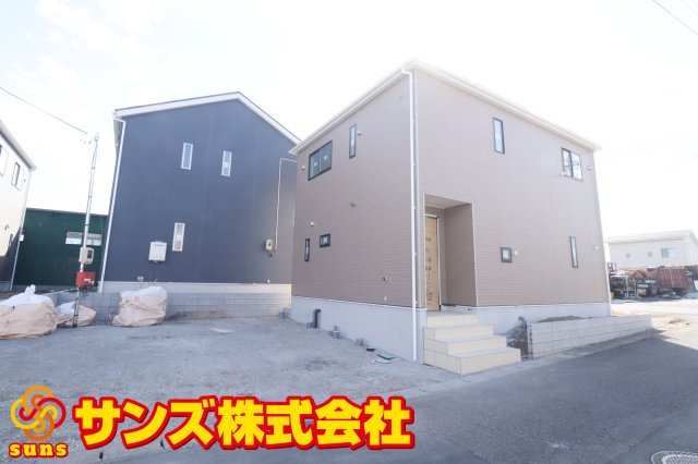 岩瀬郡鏡石町旭町　　　２号棟　　鏡石第２小学校、鏡石中学区の外観|北西側から見た駐車場を含む外観♪