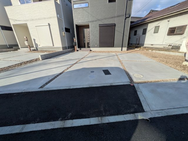 リーブルガーデン武豊町冨貴市場　3号棟の駐車場|駐車スペース2台～3台可能