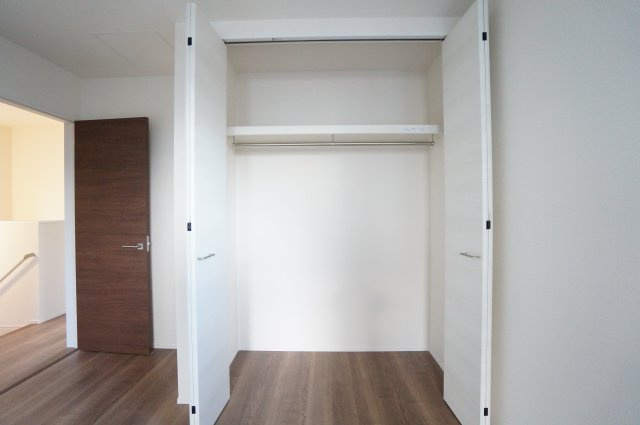 リーブルガーデン武豊町冨貴市場　3号棟の収納|2階洋室の大型クローゼット。