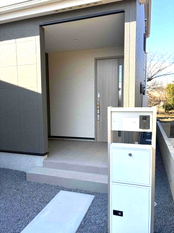 玉村町五料24-1期（全2棟）1号棟の玄関