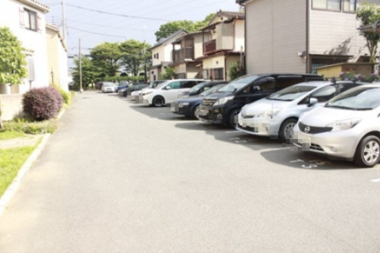 ＦＯＵＲ　ＳＥＡＳＯＮＳ　の駐車場