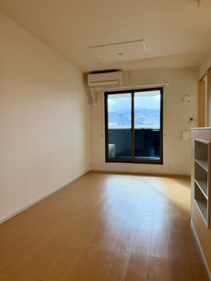 【居間・リビング】 | グランプラザ壱番館 | 明るいリビングです