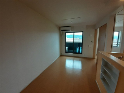 【居間・リビング】 | グランプラザ壱番館 | おしゃれな居間です