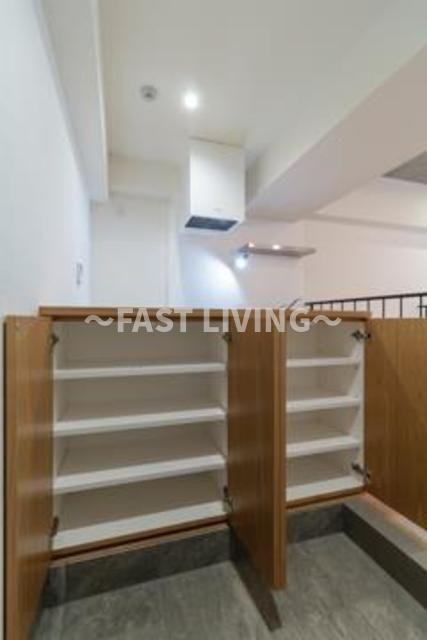 LA REINA ICHIGAYA KAGACHOの玄関