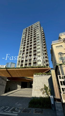 ブランズ千代田富士見のエントランス