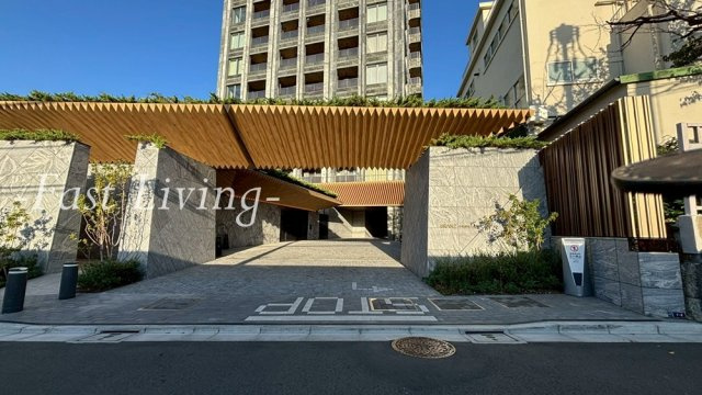 ブランズ千代田富士見のエントランス