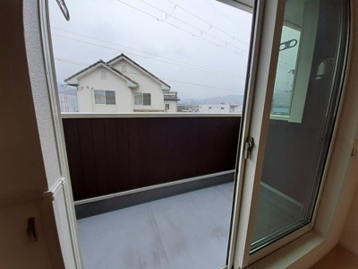 【バルコニー】 | アクエリアス | 外からの目が気にならないバルコニーで洗濯物が干せます