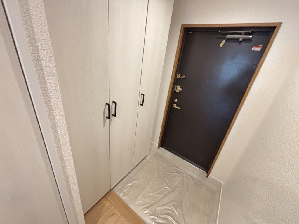 シャトー勝川Ⅲの玄関