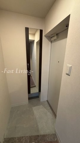 Alivis本郷三丁目の玄関