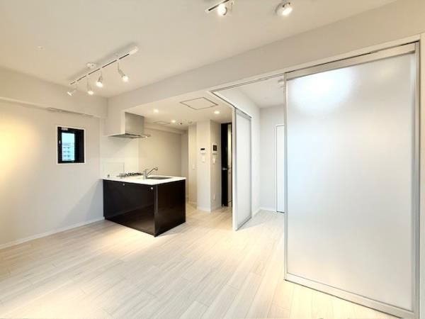 La Perla Yotsuyaの居間・リビング