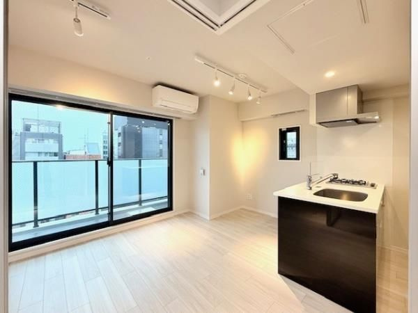 La Perla Yotsuyaの居間・リビング