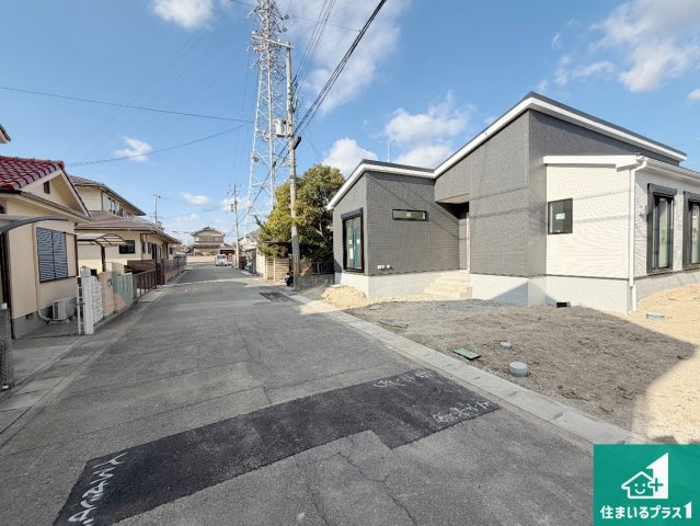 加古郡播磨町南野添　第24-1期　新築一戸建ての前面道路含む現地写真|周辺は落ち着いた街並みの住宅地！子育てがしやすい住環境です！まだ未完成ですが、現地でしかわからない事もございます。是非一度ご覧ください。