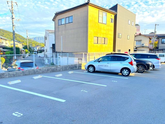 グランドハイツ柳ヶ丘　の駐車場