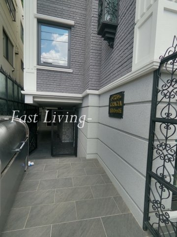 Apartment小石川後楽園のエントランス