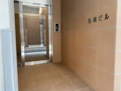 【エントランス】 | 弘進ビル