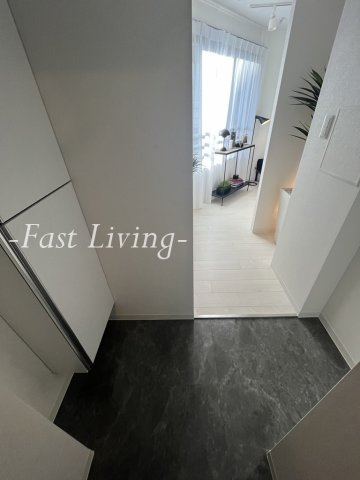 プラティーク神楽坂デュアルの玄関