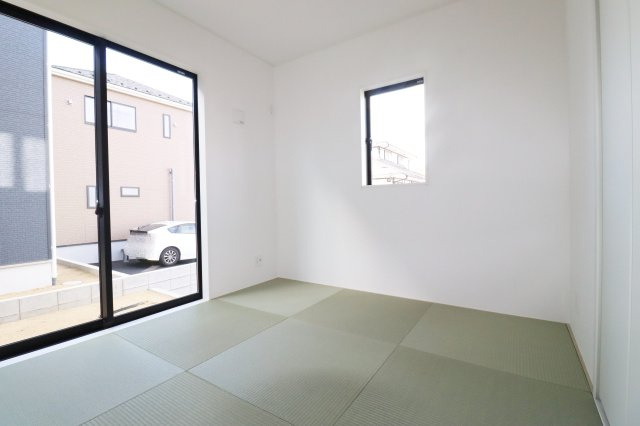 岩瀬郡鏡石町旭町　　　３号棟　　鏡石第２小学校、鏡石中学区の和室|リビングに隣接する和室♪