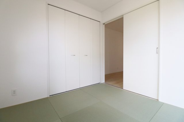 岩瀬郡鏡石町旭町　　　３号棟　　鏡石第２小学校、鏡石中学区の収納|リビングに隣接する和室♪