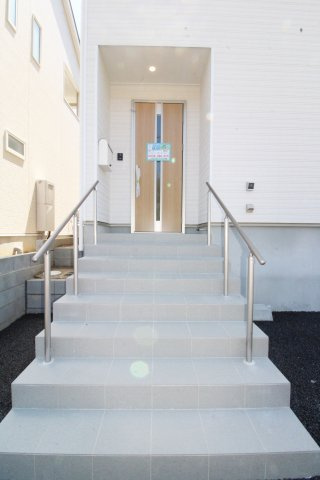 岩瀬郡鏡石町旭町　　　３号棟　　鏡石第２小学校、鏡石中学区の玄関|※同社施工例