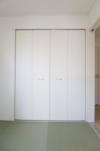 岩瀬郡鏡石町旭町　　　３号棟　　鏡石第２小学校、鏡石中学区の収納|リビングに隣接する和室♪