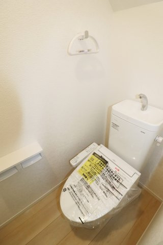 岩瀬郡鏡石町旭町　　　３号棟　　鏡石第２小学校、鏡石中学区の洗面所