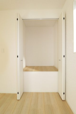 岩瀬郡鏡石町旭町　　　３号棟　　鏡石第２小学校、鏡石中学区の洋室