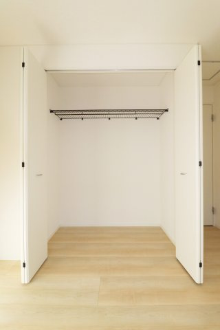 岩瀬郡鏡石町旭町　　　３号棟　　鏡石第２小学校、鏡石中学区の洋室