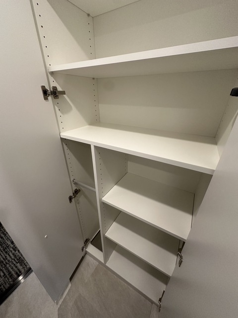 シーズンフラッツ上杉の玄関