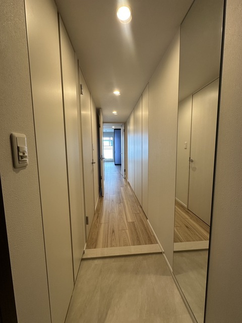 シーズンフラッツ上杉の玄関