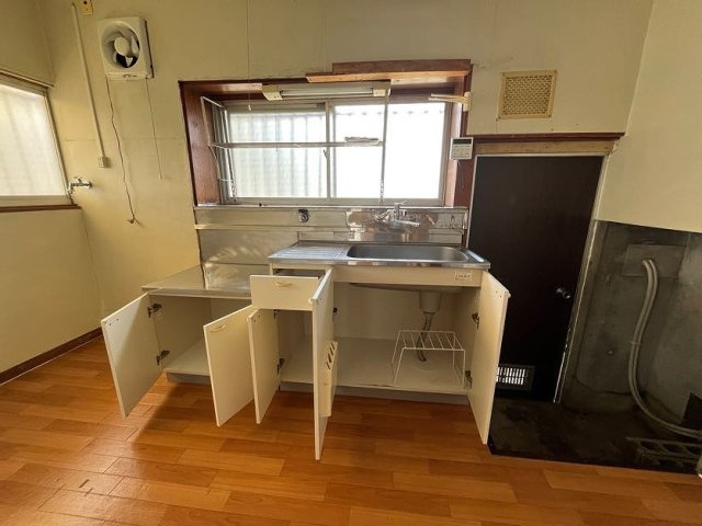 海老沼住宅のキッチン|キッチン収納
