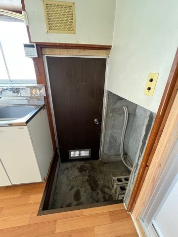 海老沼住宅の内装|勝手口