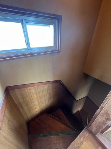 海老沼住宅の内装|階段