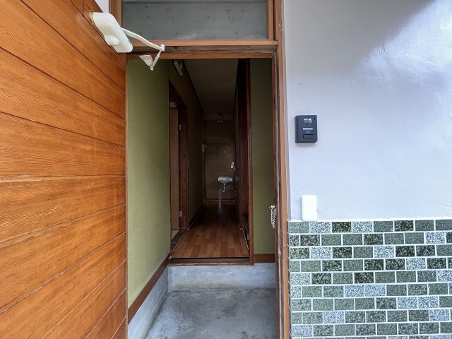 海老沼住宅の玄関