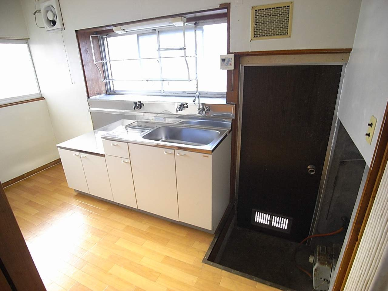 海老沼住宅のキッチン|キッチン・勝手口