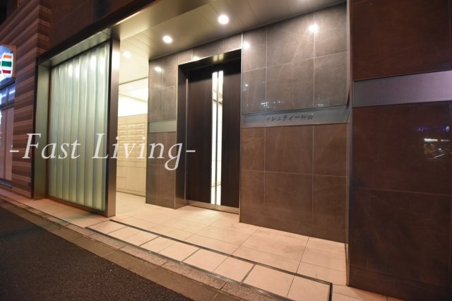 セレニティー神田の外観