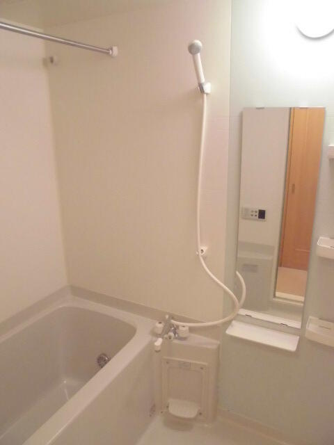 町田市三輪町のアパートの浴室