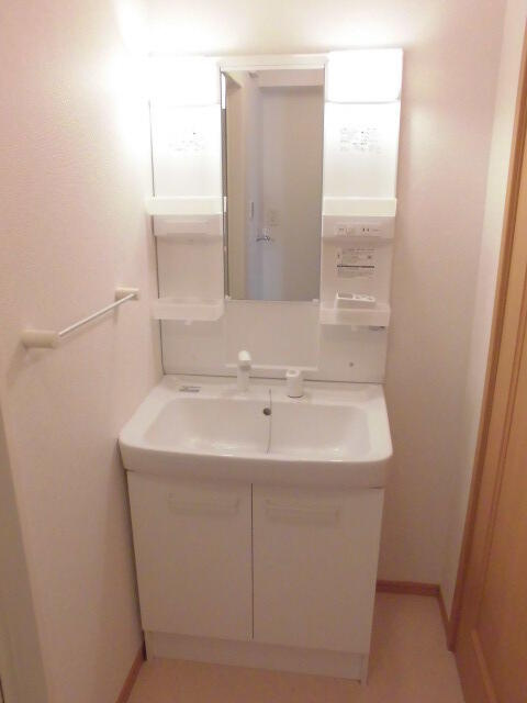 町田市三輪町のアパートの洗面所