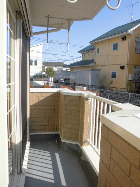 町田市三輪町のアパートのバルコニー